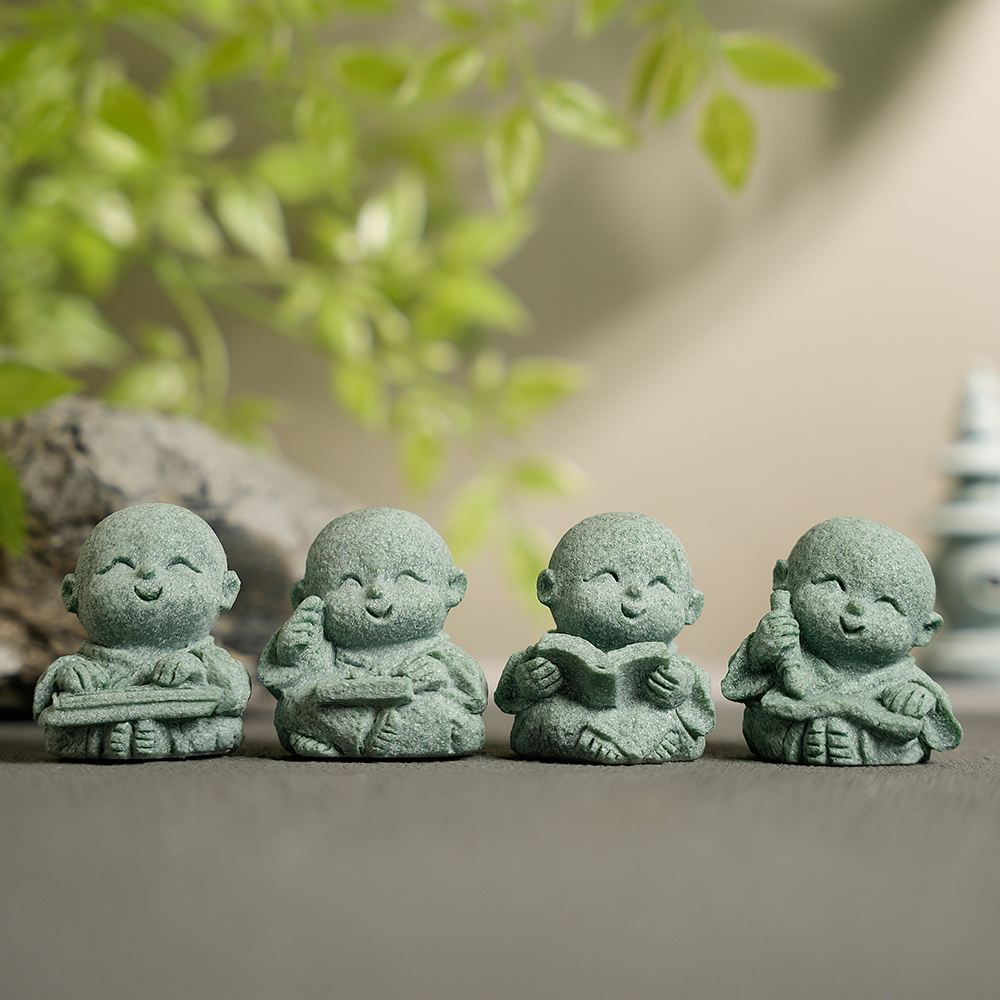 Bonsai Zen Garden Set - 中国風の禅にインスパイアされた風景装飾品のセット。ピアノ、チェス、書道、絵画が描かれ、小さな僧侶、花園、盆栽、石庭、装飾石が描かれています。